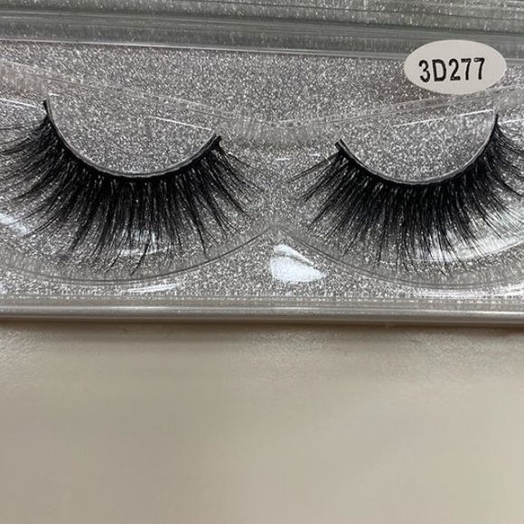 Lashes - Picture 1 of 1